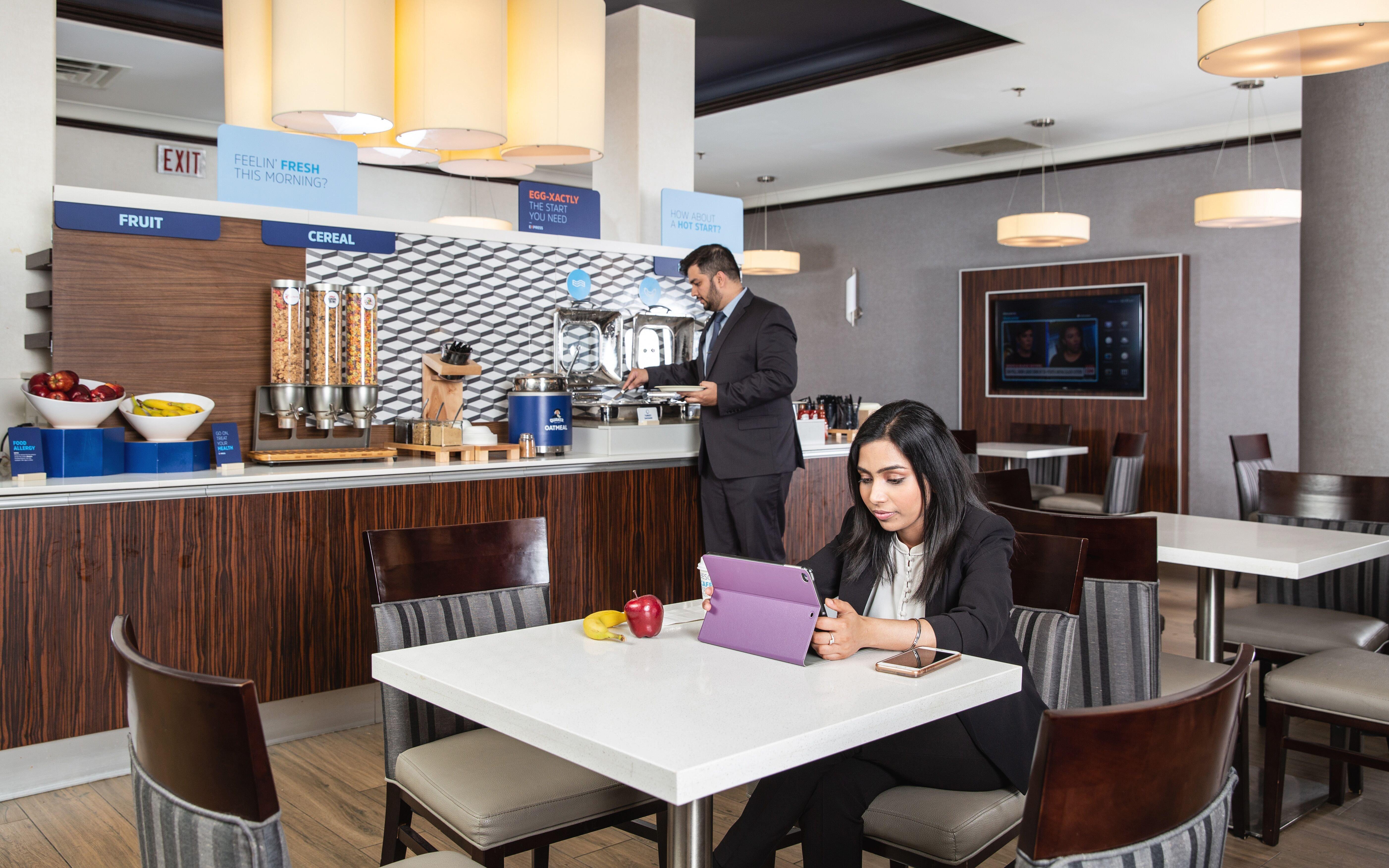 Holiday Inn Express Edmonton Downtown By Ihg Extérieur photo